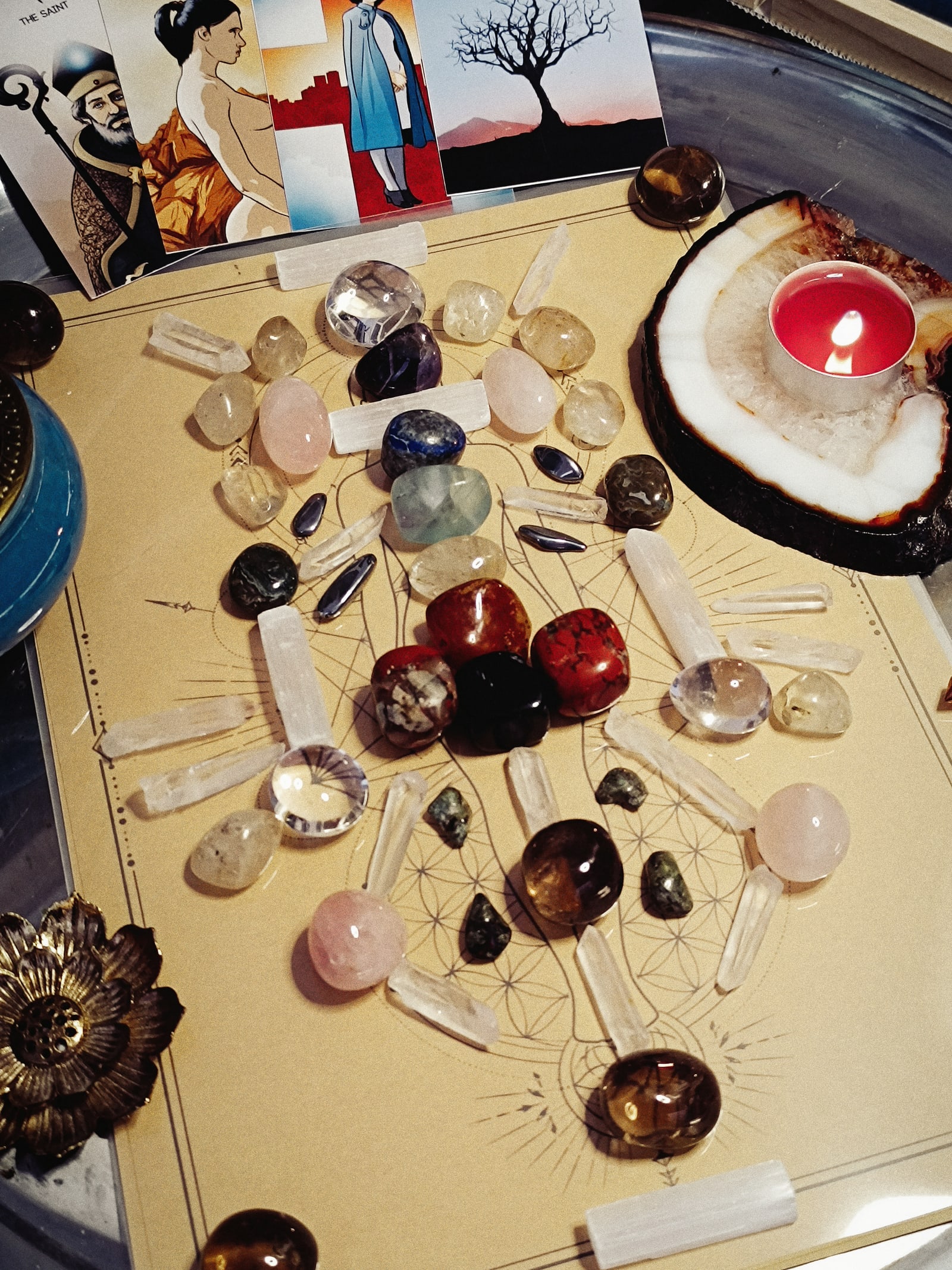 Close view of crystals placed across a Lucent energetic mapping grid