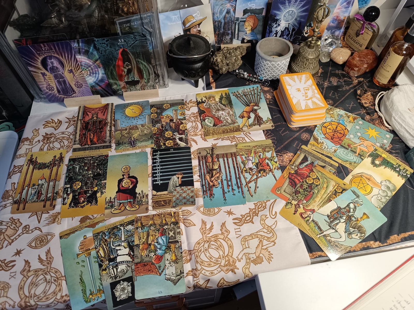 An expansive tarot spread arranged for a Lamesa consultation