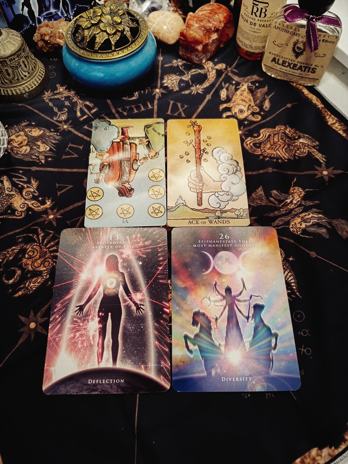 Tarot and oracle cards arranged for an extended Lamesa consultation